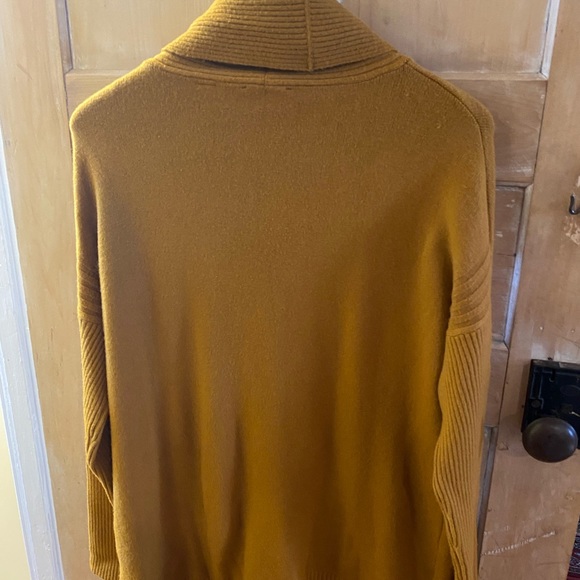 Cyrus brand lovely mustard coloured Womens tunic sweater. - Picture 2 of 6